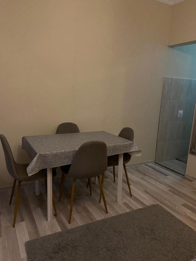 Central House Oradea Eksteriør billede